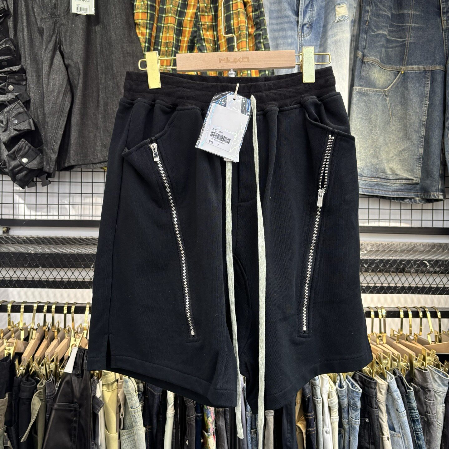 MIJKO Black Dark Grey Shorts M - Mens Fashion Dark Grey Pants recension och pris